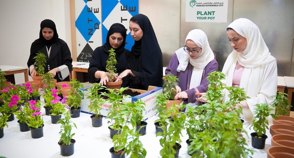 https://2023.constructionintelsummit.com/wp-content/uploads/2024/11/Sharjah-Sustainable-City-University-students-participating-in-the-Plant-Your-Pot-workshop-1-1000x540.jpg